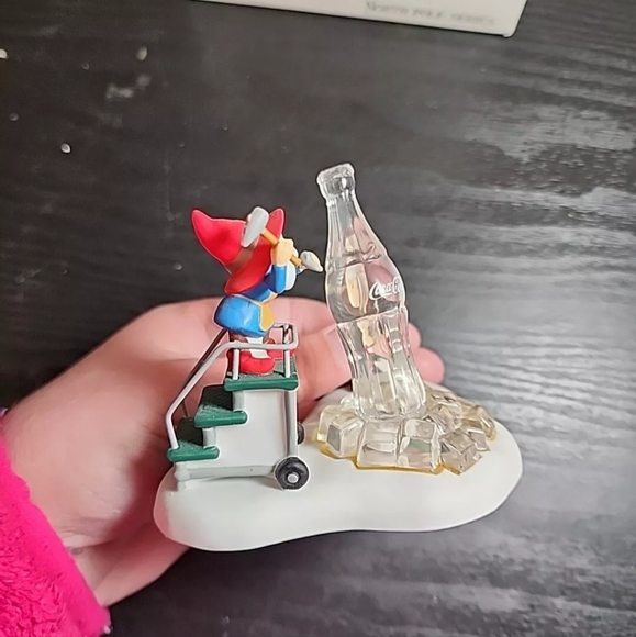 VTG Department 56 North Pole Series Ice Cold Coca Cola #56.56863 2004 Yellowing - Picture 3 of 6